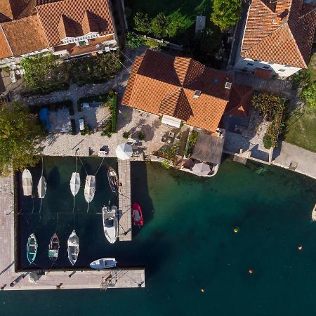 Tanja'S Seafront Orahovac Apartment Kotor Bagian luar foto